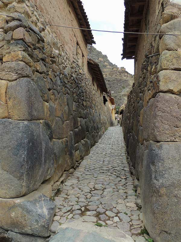 Old town streets Ollantaytambo
